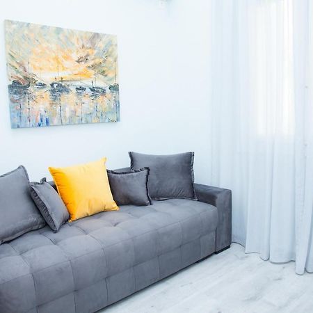 Sunny And Minimal Apt In Glyfada With 3 Bdrm Athen Eksteriør bilde