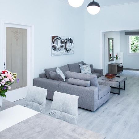 Sunny And Minimal Apt In Glyfada With 3 Bdrm Athen Eksteriør bilde