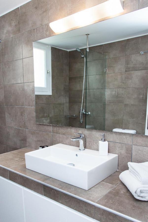 Sunny And Minimal Apt In Glyfada With 3 Bdrm Athen Eksteriør bilde