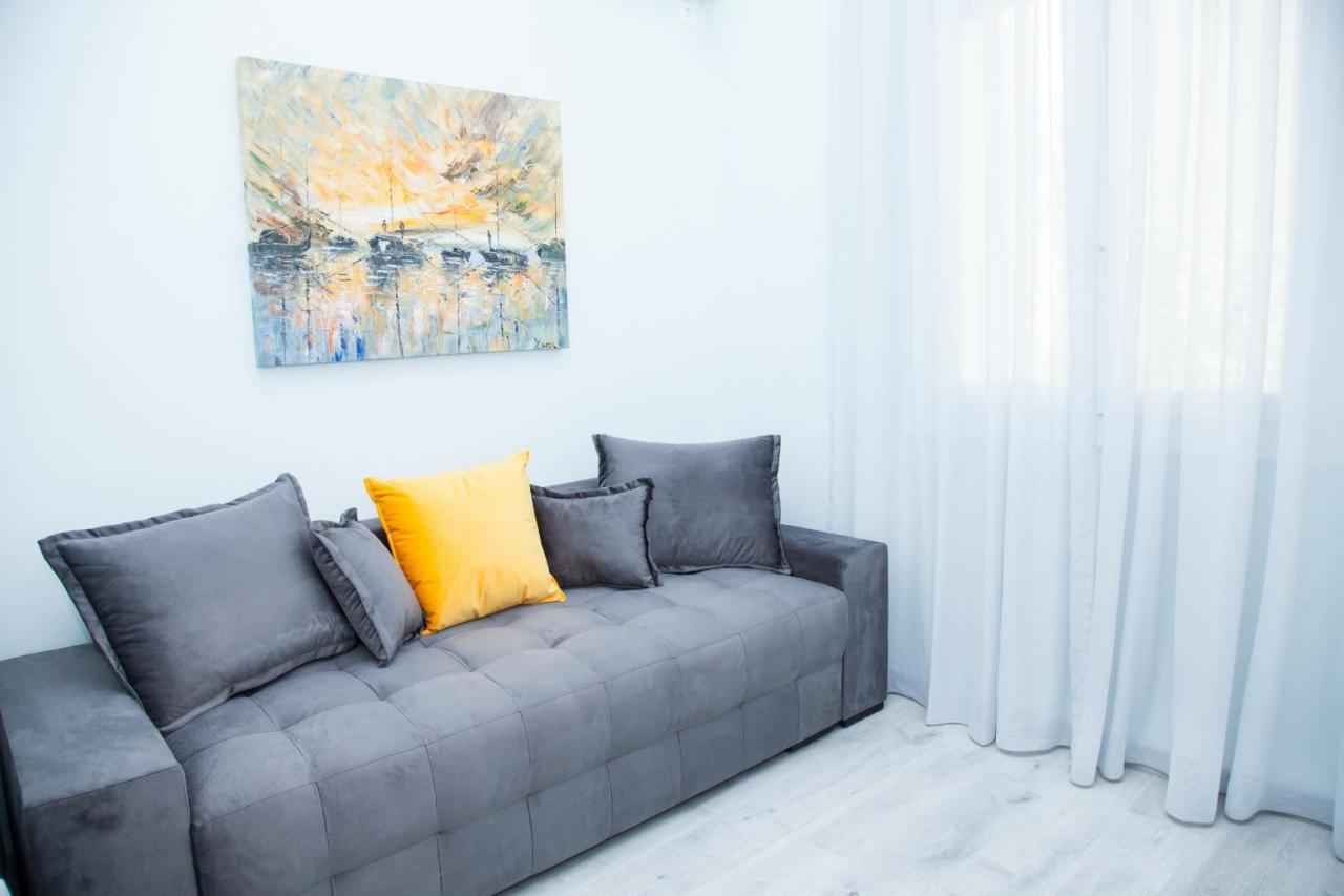 Sunny And Minimal Apt In Glyfada With 3 Bdrm Athen Eksteriør bilde