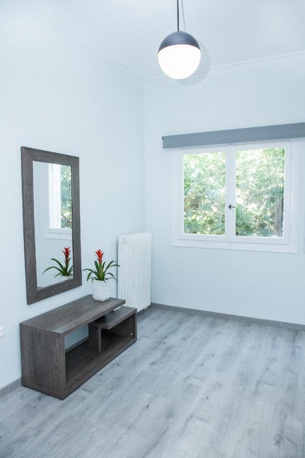 Sunny And Minimal Apt In Glyfada With 3 Bdrm Athen Eksteriør bilde