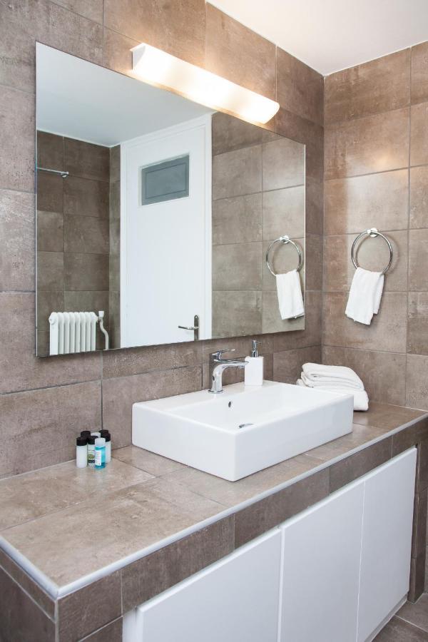Sunny And Minimal Apt In Glyfada With 3 Bdrm Athen Eksteriør bilde