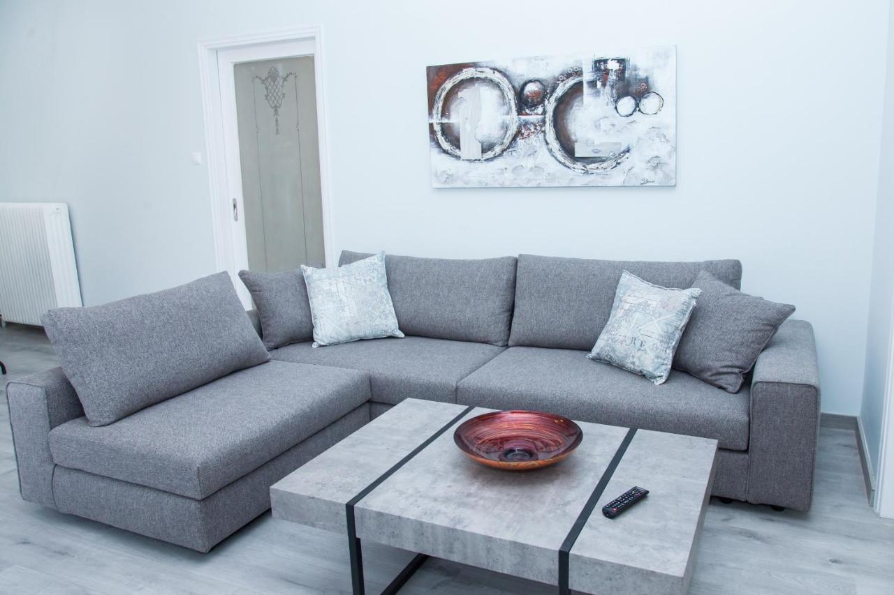 Sunny And Minimal Apt In Glyfada With 3 Bdrm Athen Eksteriør bilde
