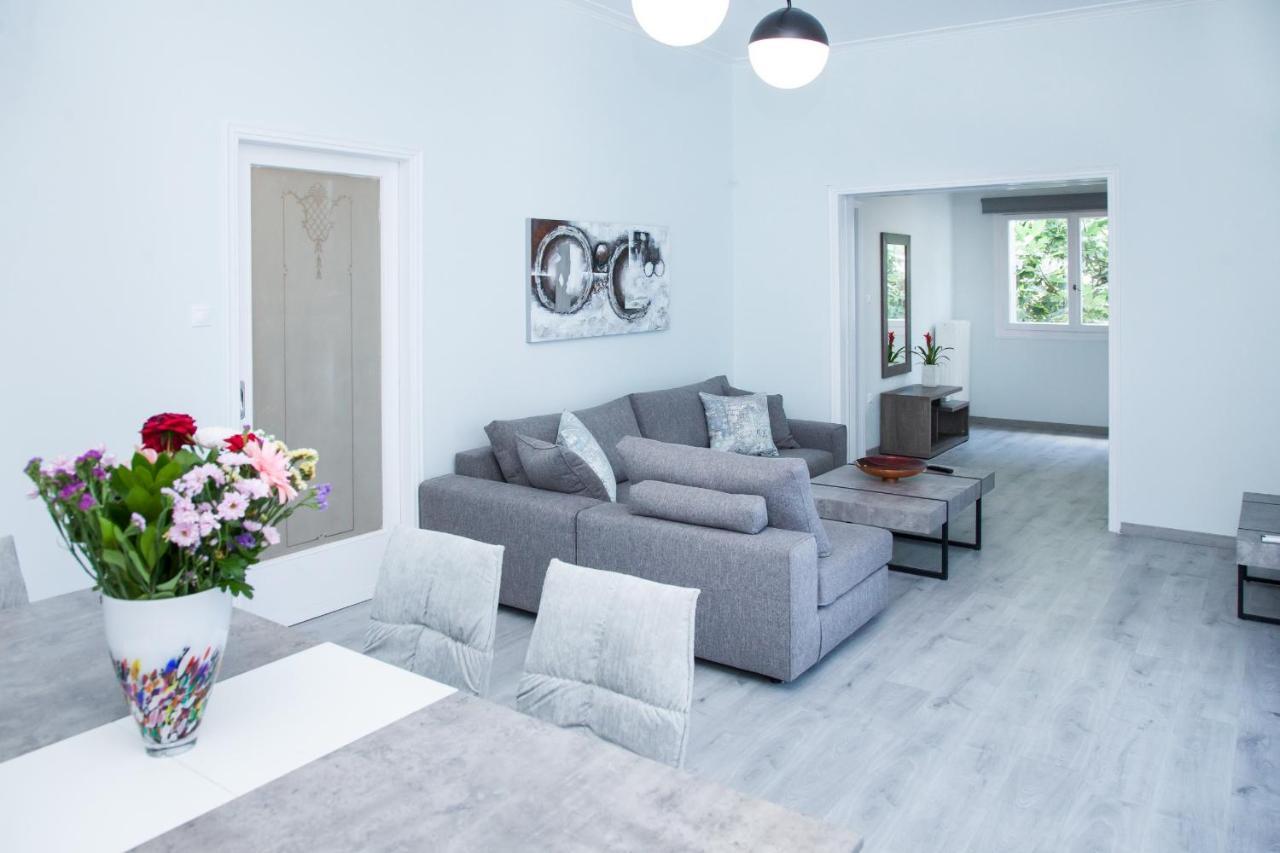 Sunny And Minimal Apt In Glyfada With 3 Bdrm Athen Eksteriør bilde